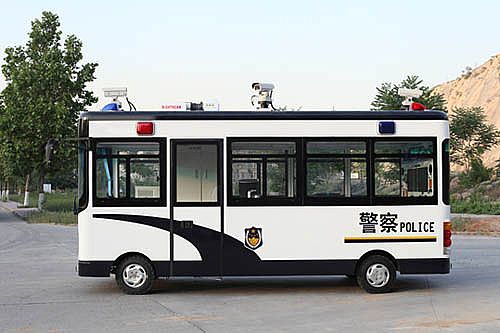 5.6m长的电动移动警务室外观（左侧展示）