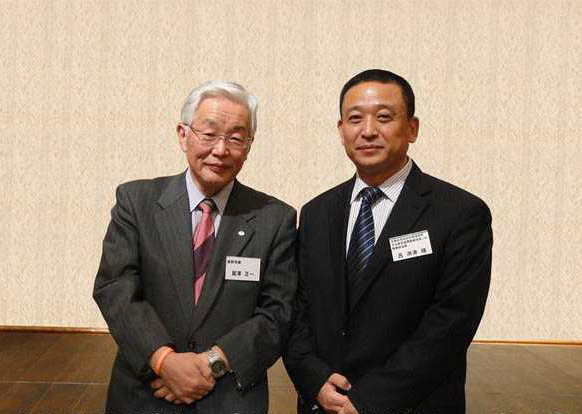 董事长吕洪涛与日本长野市市长鹫泽正一在一起