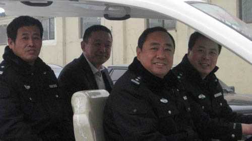 跃迪警用巡逻车领导试驾