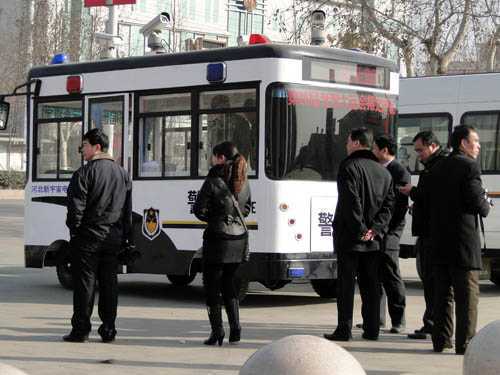 跃迪流动警务室助力人大会议胜利召开现场