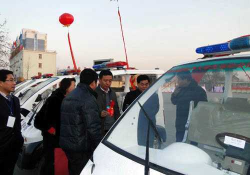 政协委员参观跃迪警用巡逻车