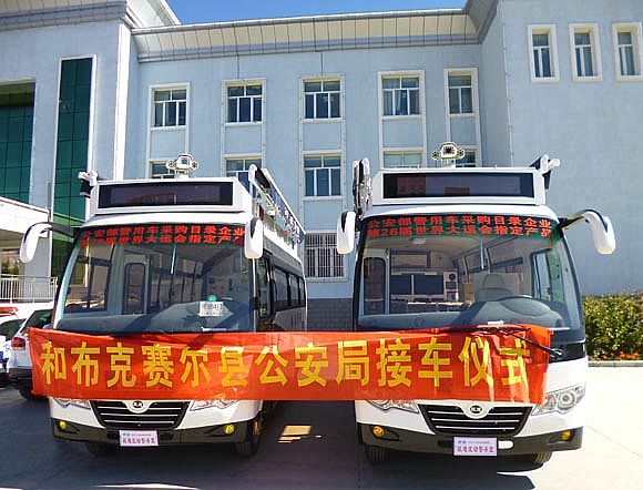 和布克赛尔县公安局为跃迪移动警务室举行接车仪式