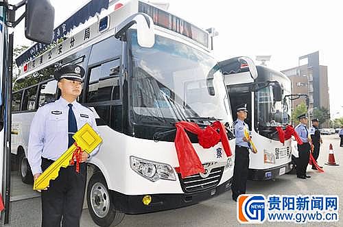 花溪分局订购的跃迪移动警务室、燃油版移动警务室