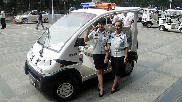新宇宙向市城管局捐赠电动巡逻车亮相街头