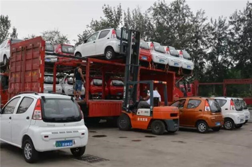 电动轿车