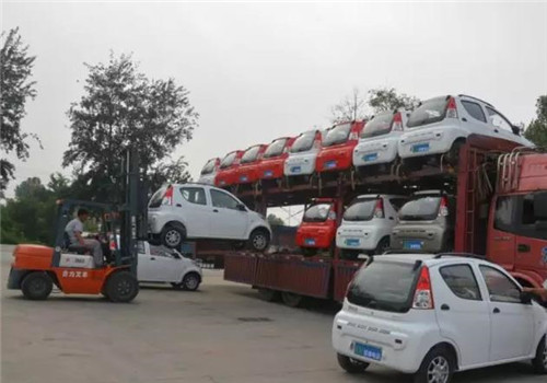 电动轿车