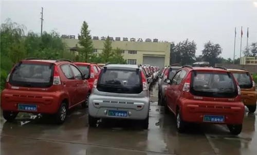纯电动轿车