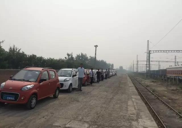 跃迪电动汽车批量发车贵州贵阳——跃迪发力铁路货物运输，及时满足用户需求