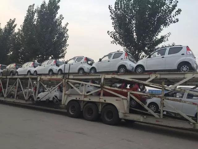 跃迪电动汽车发车