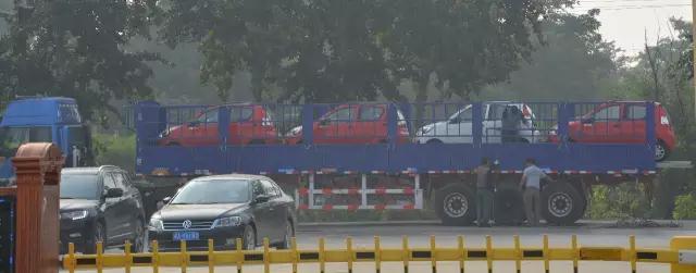 跃迪电动汽车准备发车