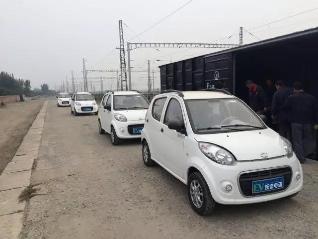 跃迪电动汽车铁路准备装车