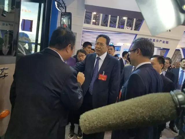 安徽省委书记李锦斌，代省长李国英一行莅临跃迪集团旗下安达尔汽车展位参观指导