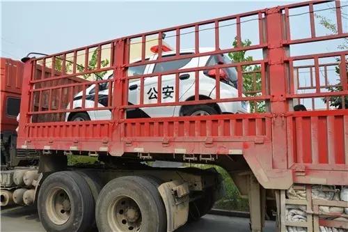 跃迪电动巡逻车正在装车