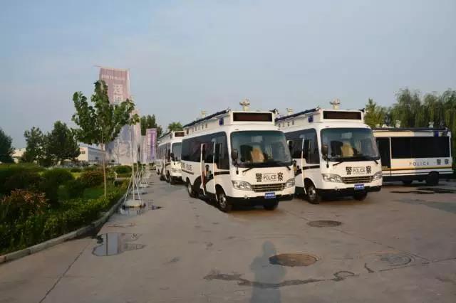 跃迪燃油版移动警务室顺利发往天津