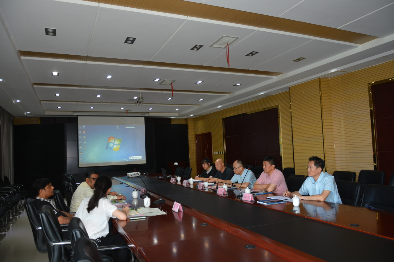 巴中商业协会联合主席一行到跃迪集团参观考察洽谈合作