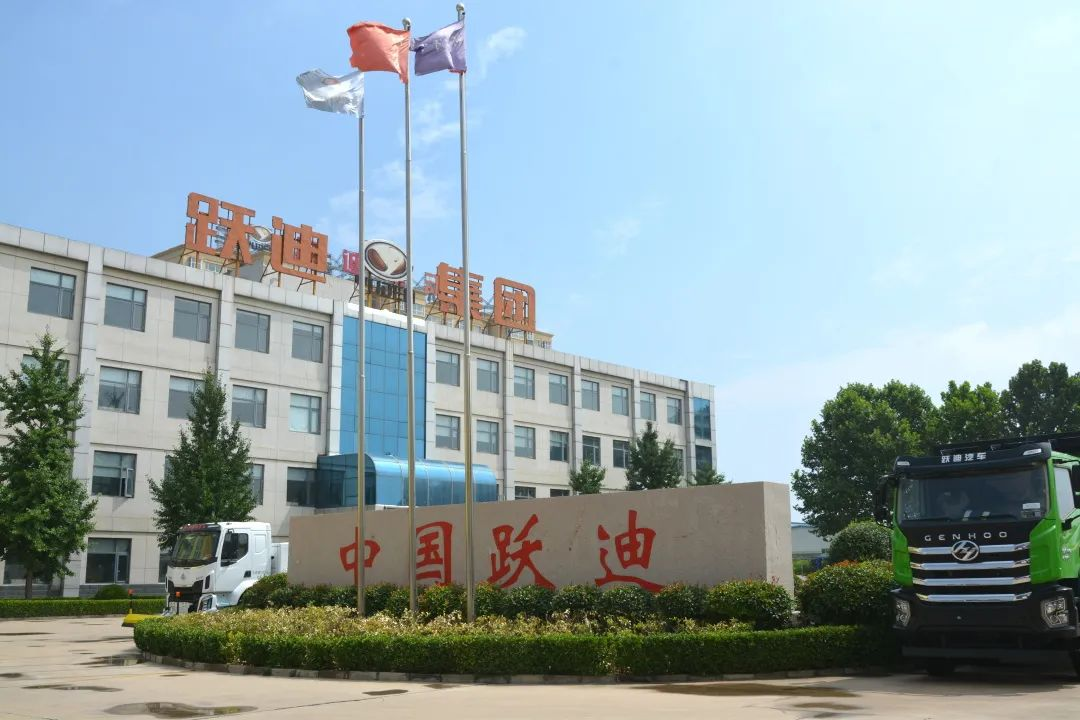 低碳 环保丨跃迪新能源渣土车 环卫车守护美丽城市