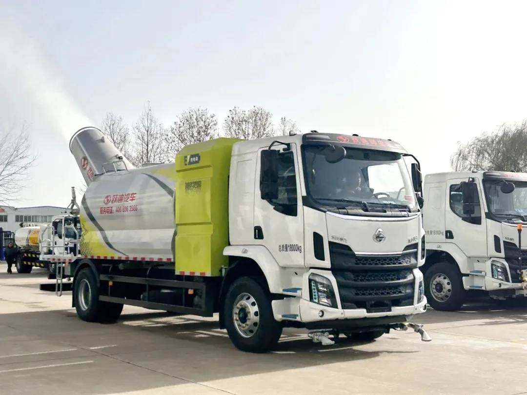 “空气精灵”-跃迪新能源多功能雾炮车