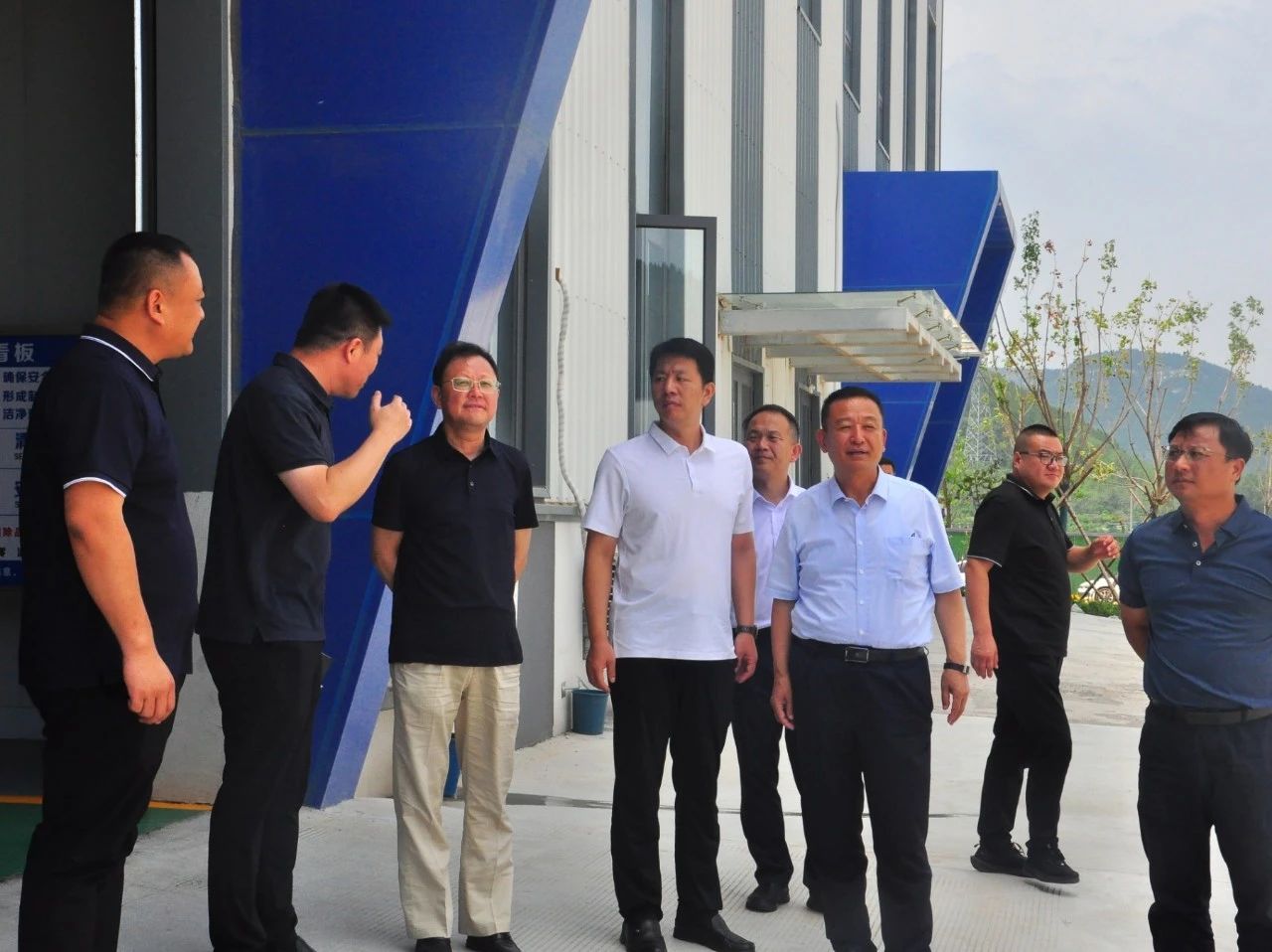 赣锋锂业集团董事长李良彬莅临跃迪集团参观指导